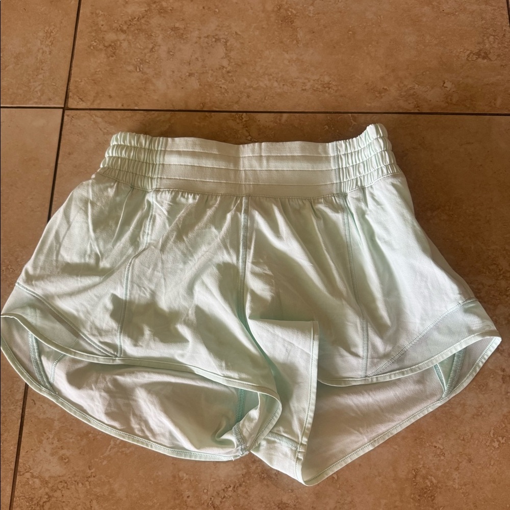 lululemon hotty hot high-rise lined short 2.5”